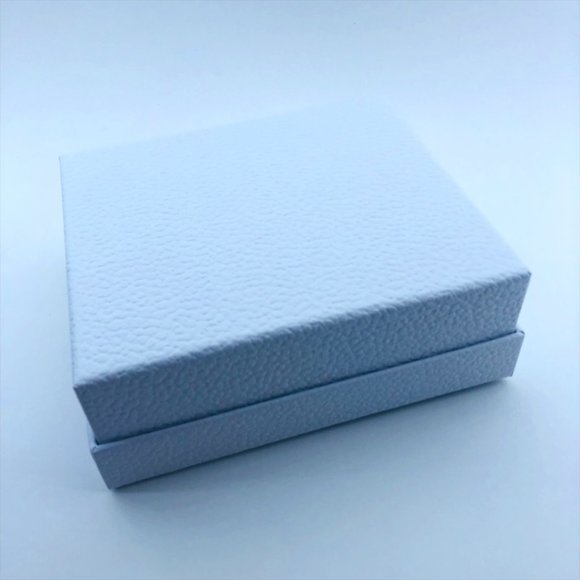 Dior White Gift Box with Ribbon - Picture 11 of 11